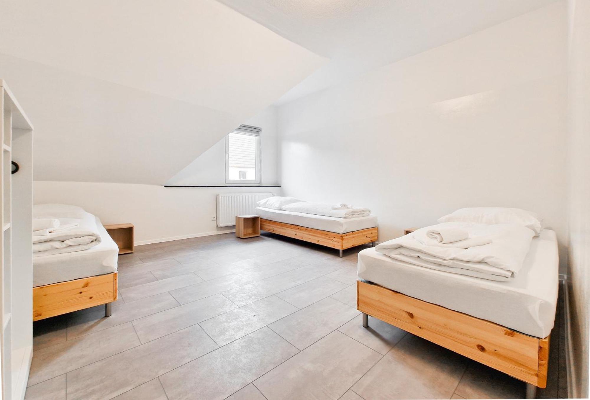Raj Living - 3 And 4 Room Monteur Apartments Duisburg Eksteriør billede