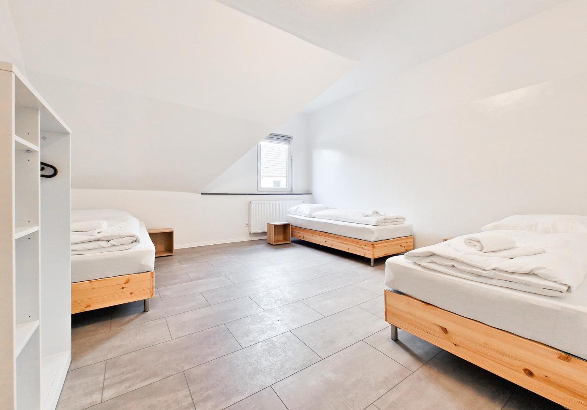 Raj Living - 3 And 4 Room Monteur Apartments Duisburg Eksteriør billede