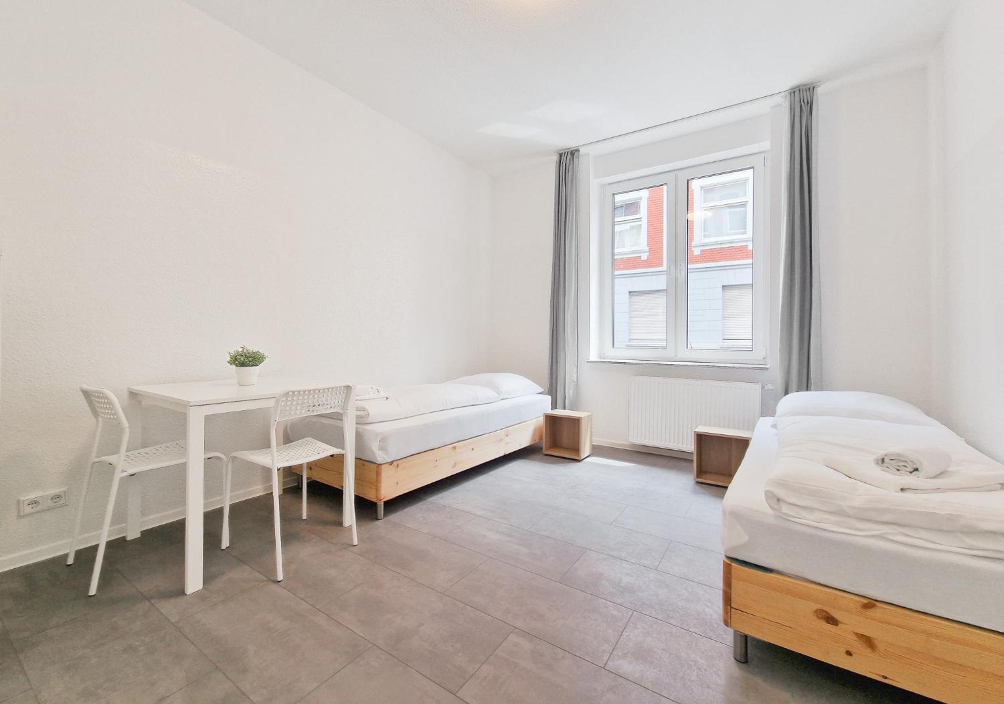 Raj Living - 3 And 4 Room Monteur Apartments Duisburg Eksteriør billede