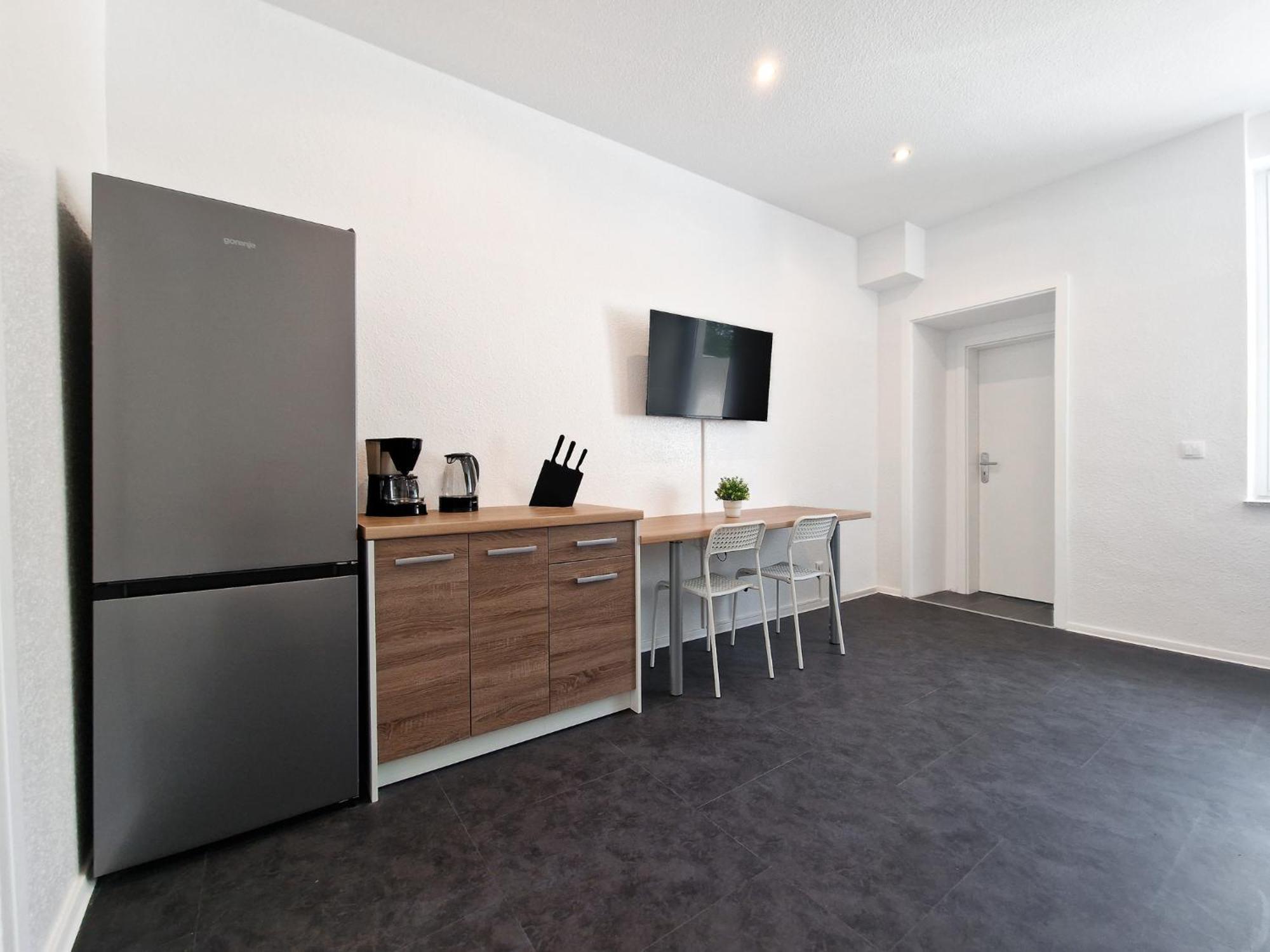 Raj Living - 3 And 4 Room Monteur Apartments Duisburg Eksteriør billede